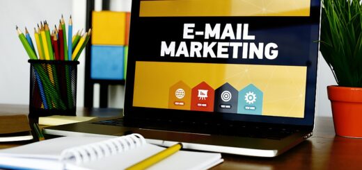 email marketing, laptop, desk-5937010.jpg